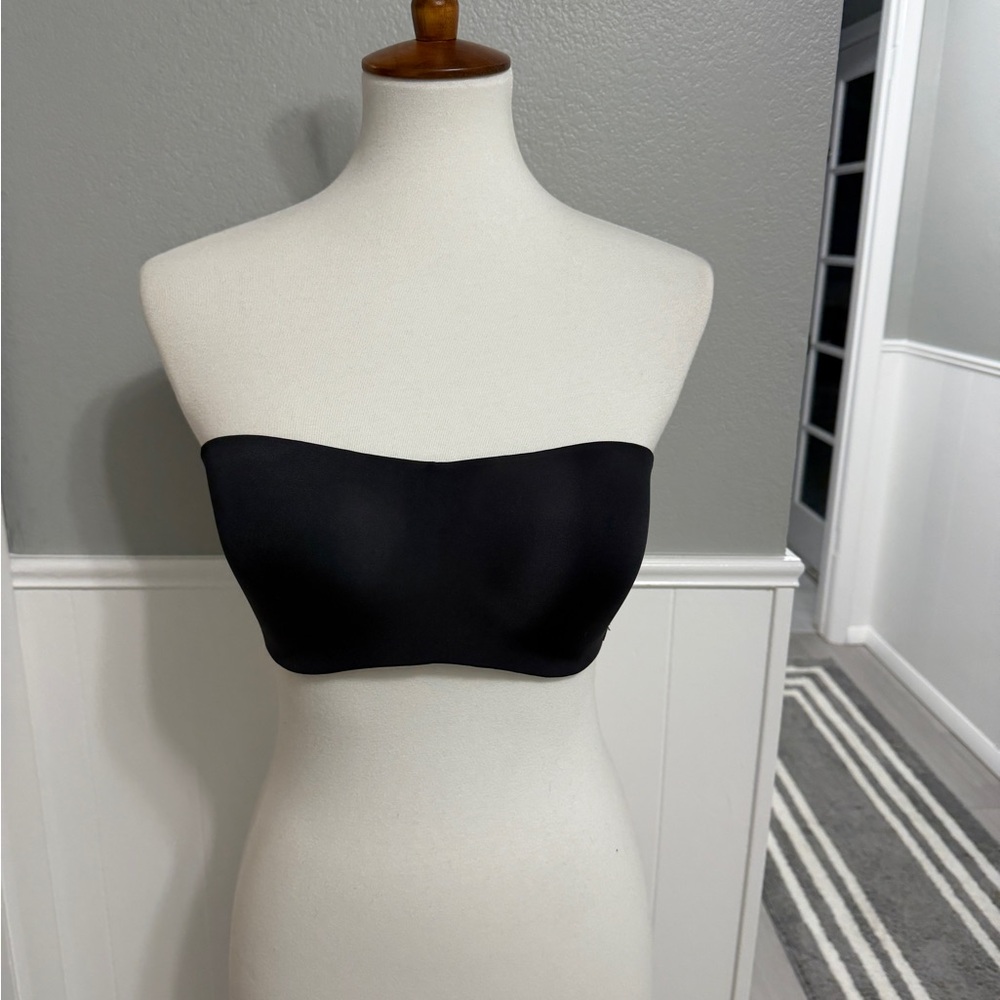 NWOT SKIMS wireless form strapless bra size 36D